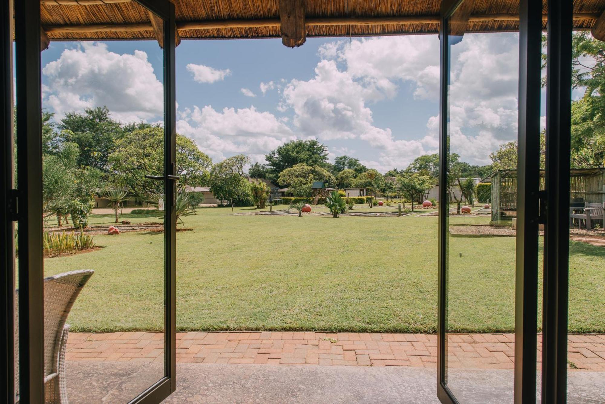 Kruger View Chalets Малелейн Екстериор снимка